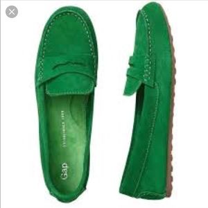 New with tags! GAP green leather loafers sz.8